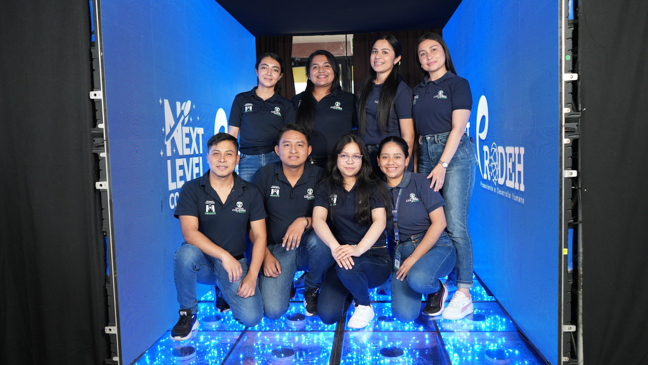 Retrato grupal del equipo organizador del evento