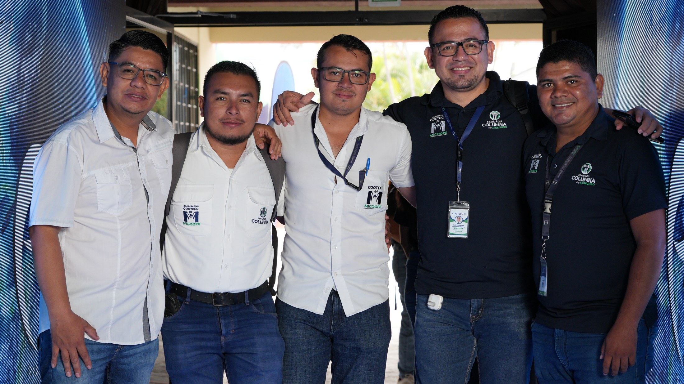 Retrato grupal de participantes de COTECU MICOOPE